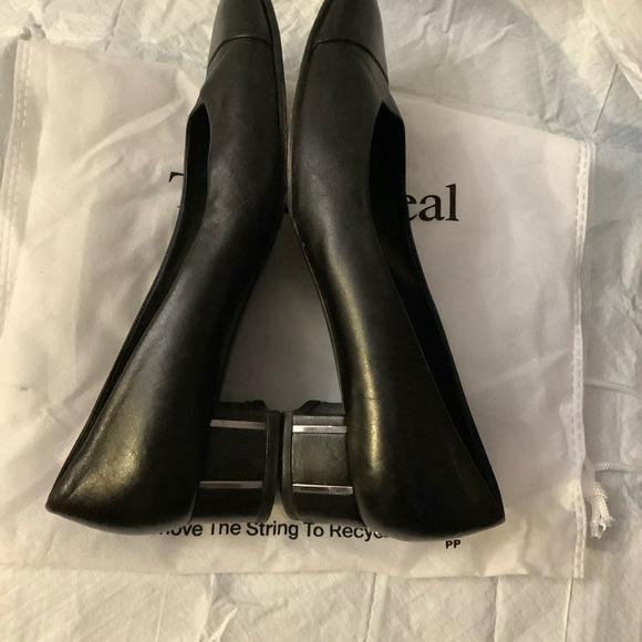 CHANEL Black Leather CC Logo Cap Toe Pumps Pointed Toe Low Heel Women’s 39.5 - Picture 13 of 14